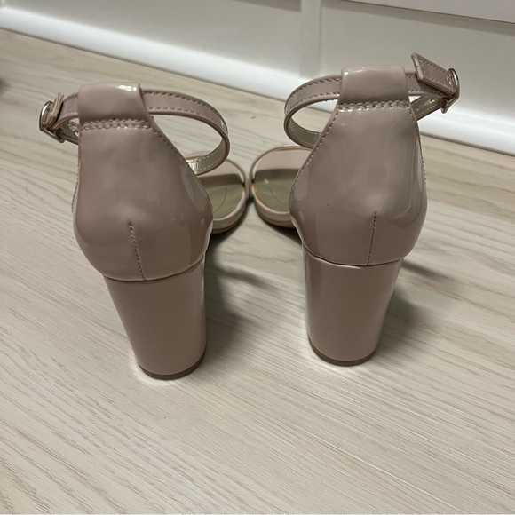 Bandolino Heels - Picture 4 of 5